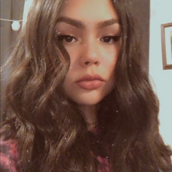 Meet your Posher, Cecilia - Picture 1 of 1